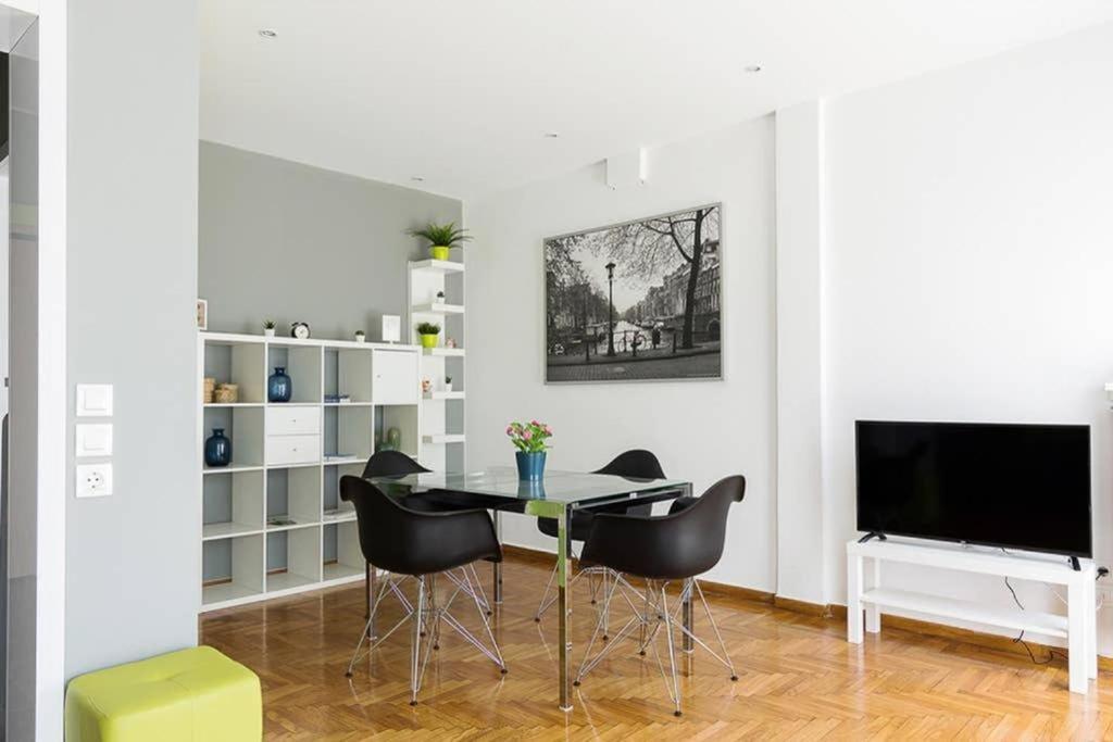 Sunlit 2Br Oasis In Metaxourghio 3Min From Metro Apartment Атина Екстериор снимка