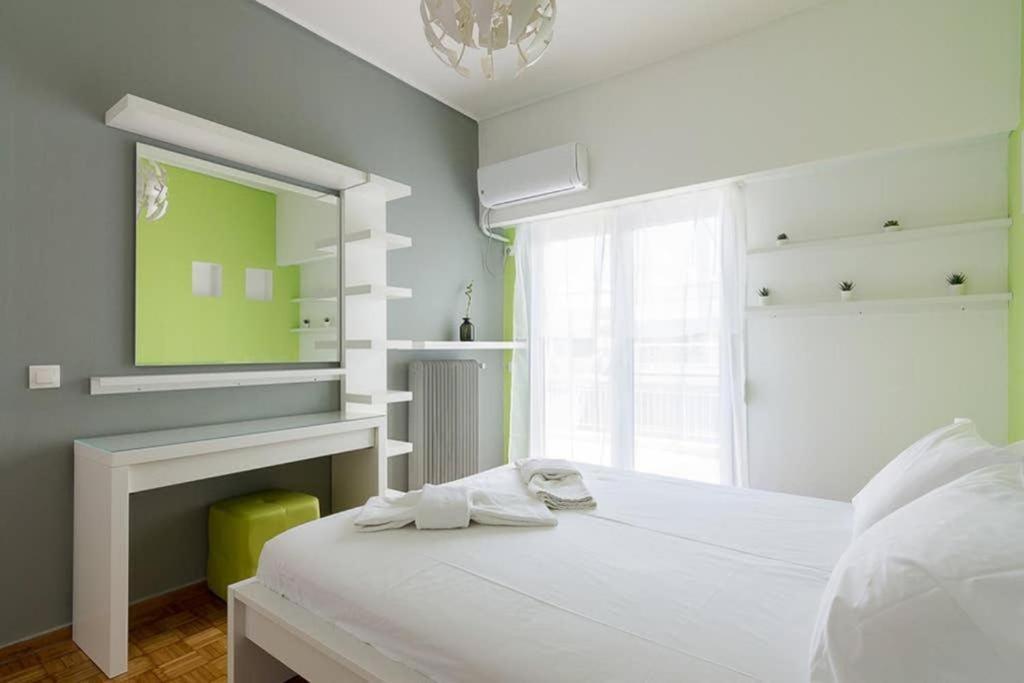 Sunlit 2Br Oasis In Metaxourghio 3Min From Metro Apartment Атина Екстериор снимка