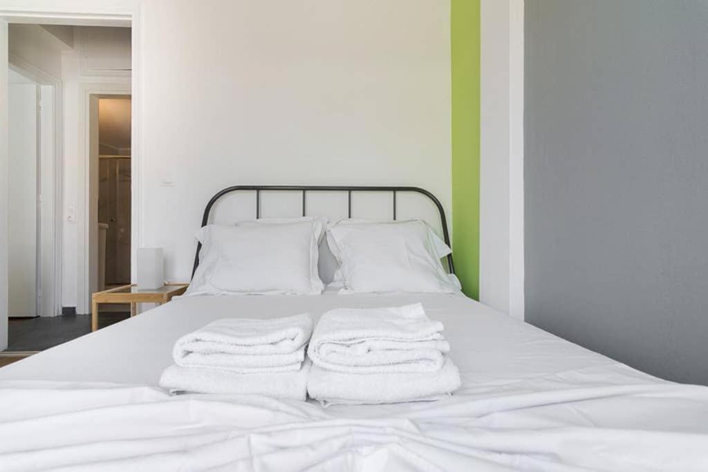 Sunlit 2Br Oasis In Metaxourghio 3Min From Metro Apartment Атина Екстериор снимка