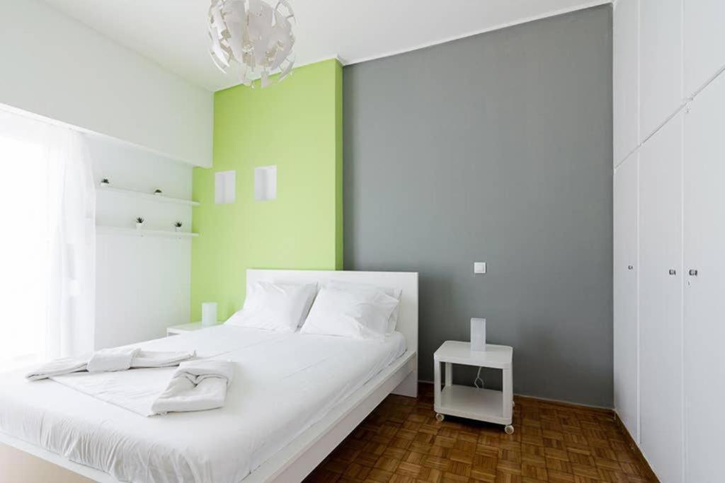 Sunlit 2Br Oasis In Metaxourghio 3Min From Metro Apartment Атина Екстериор снимка