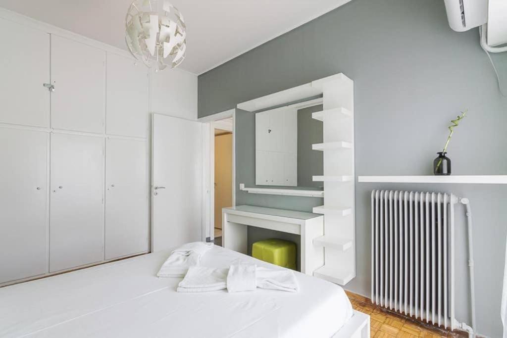 Sunlit 2Br Oasis In Metaxourghio 3Min From Metro Apartment Атина Екстериор снимка