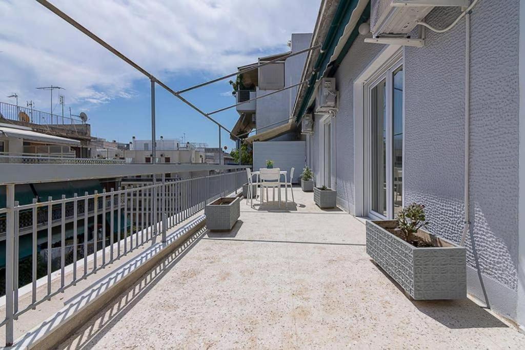 Sunlit 2Br Oasis In Metaxourghio 3Min From Metro Apartment Атина Екстериор снимка