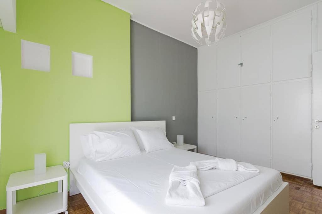 Sunlit 2Br Oasis In Metaxourghio 3Min From Metro Apartment Атина Екстериор снимка