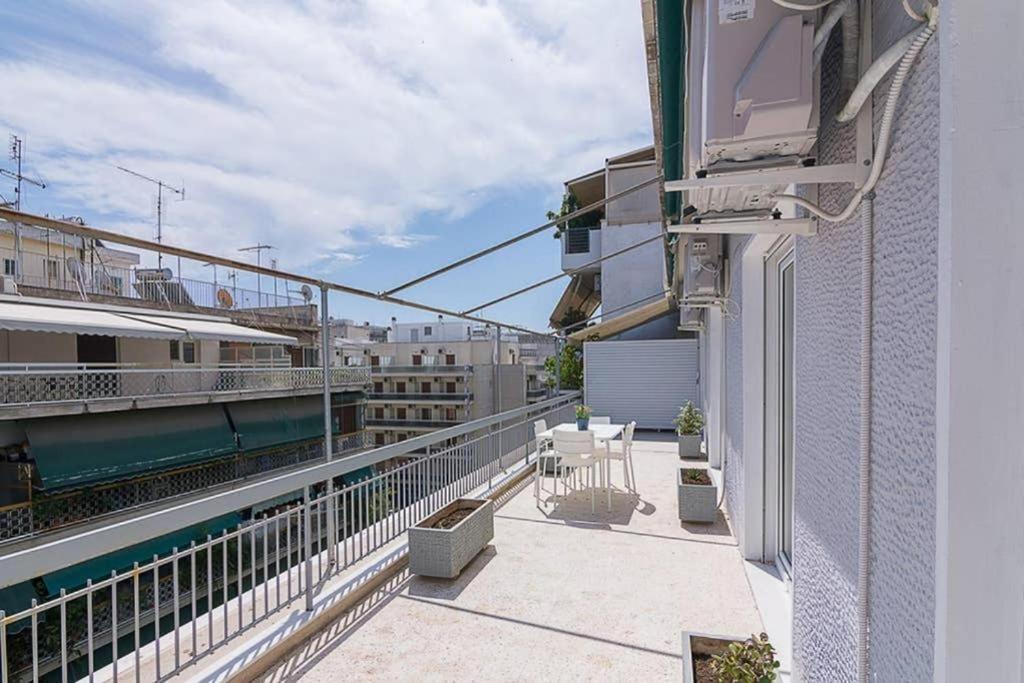 Sunlit 2Br Oasis In Metaxourghio 3Min From Metro Apartment Атина Екстериор снимка