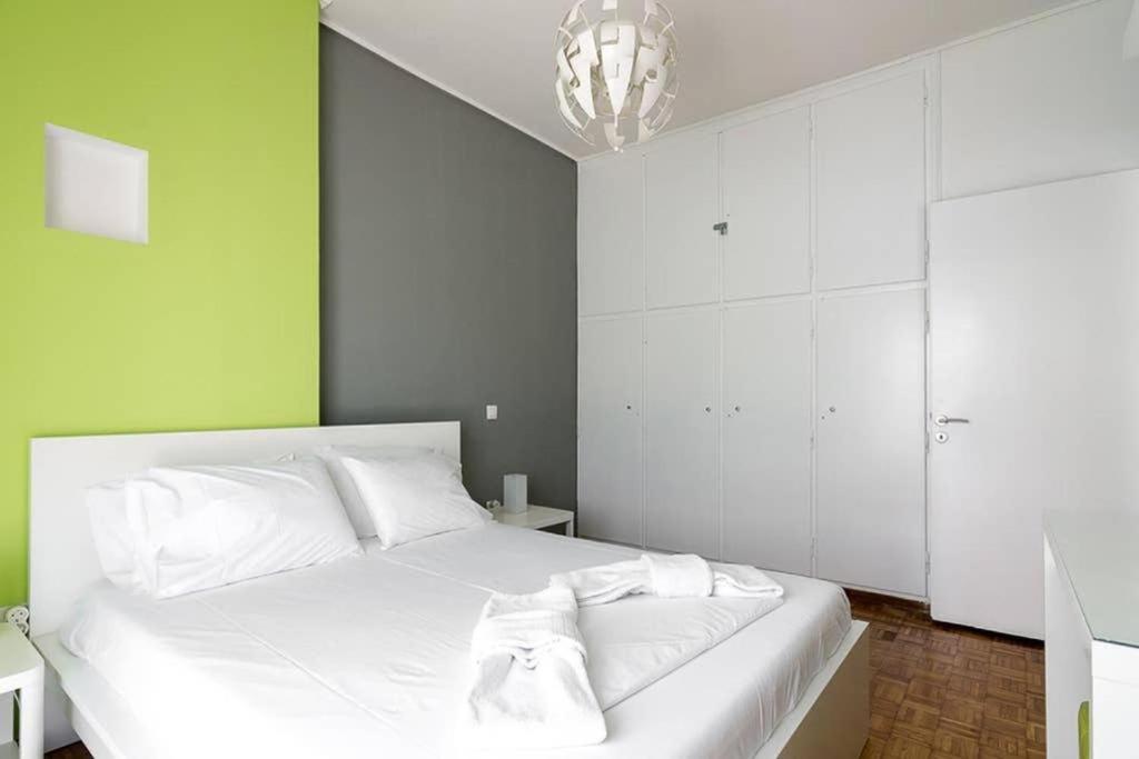 Sunlit 2Br Oasis In Metaxourghio 3Min From Metro Apartment Атина Екстериор снимка