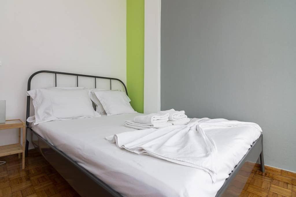 Sunlit 2Br Oasis In Metaxourghio 3Min From Metro Apartment Атина Екстериор снимка