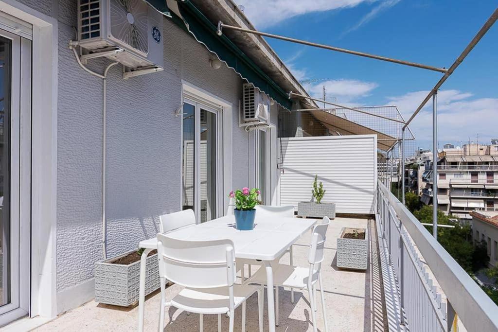 Sunlit 2Br Oasis In Metaxourghio 3Min From Metro Apartment Атина Екстериор снимка